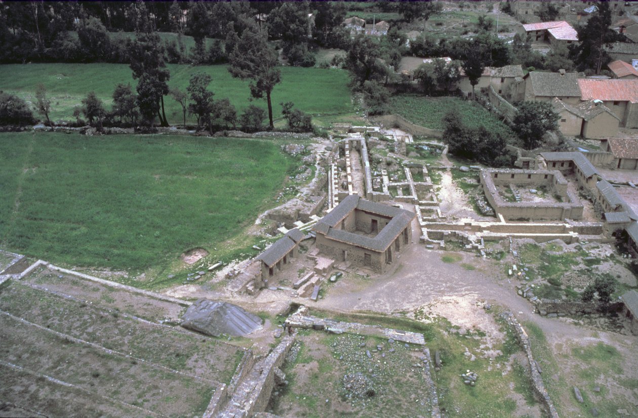 Uitzicht op het dorp gebouwd op traditionele Inca-fundamenten door Unbekannt