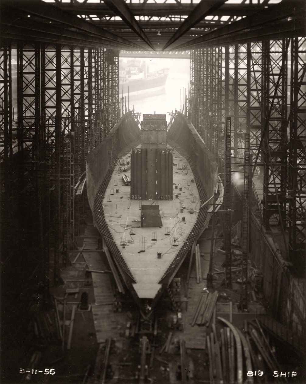 Werk begint aan de schotten van Northbank bij de scheepswerf van William Doxford & Sons, Sunderland, 8 november 1956 door Unbekannter Künstler