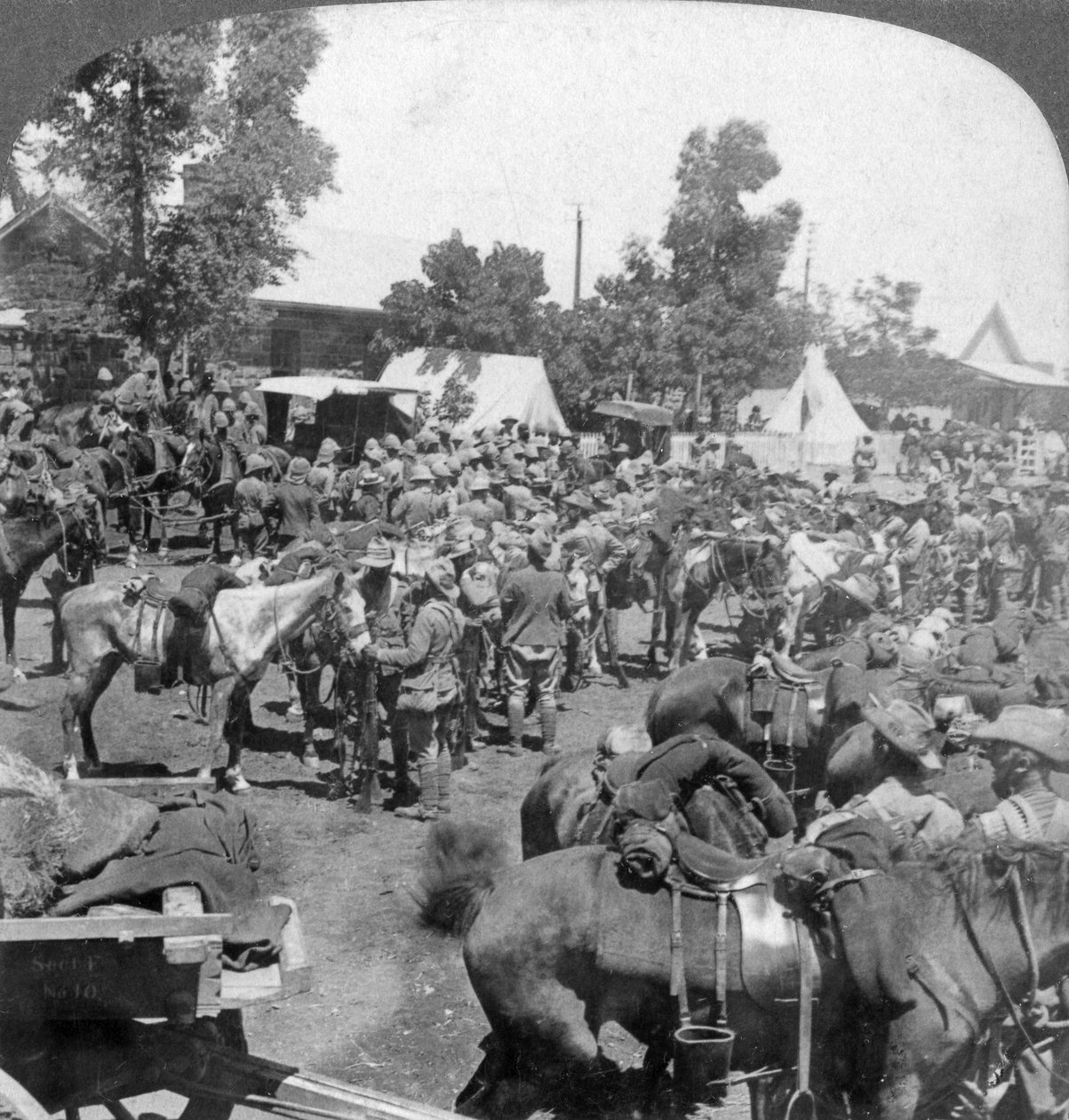 Aankomst van generaal Cronje bij de Modderrivier als krijgsgevangene, Zuid-Afrika, Boerenoorlog, 1901 door Underwood and Underwood