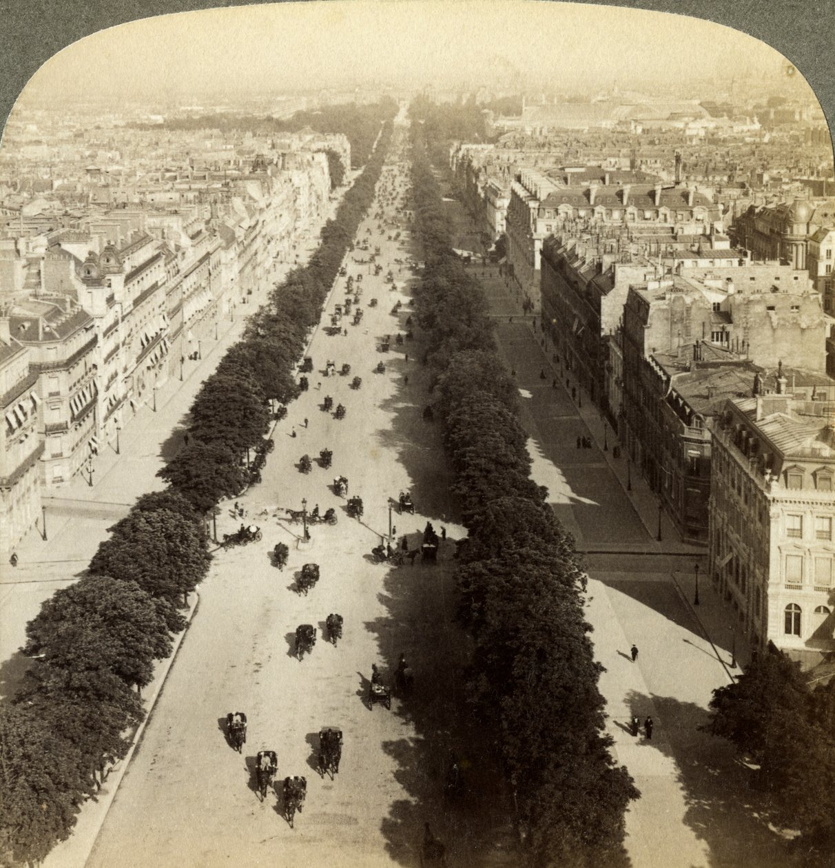 Champs Elysees vanaf de Arc de Triomphe, Parijs, Frankrijk, 19e eeuw door Underwood and Underwood