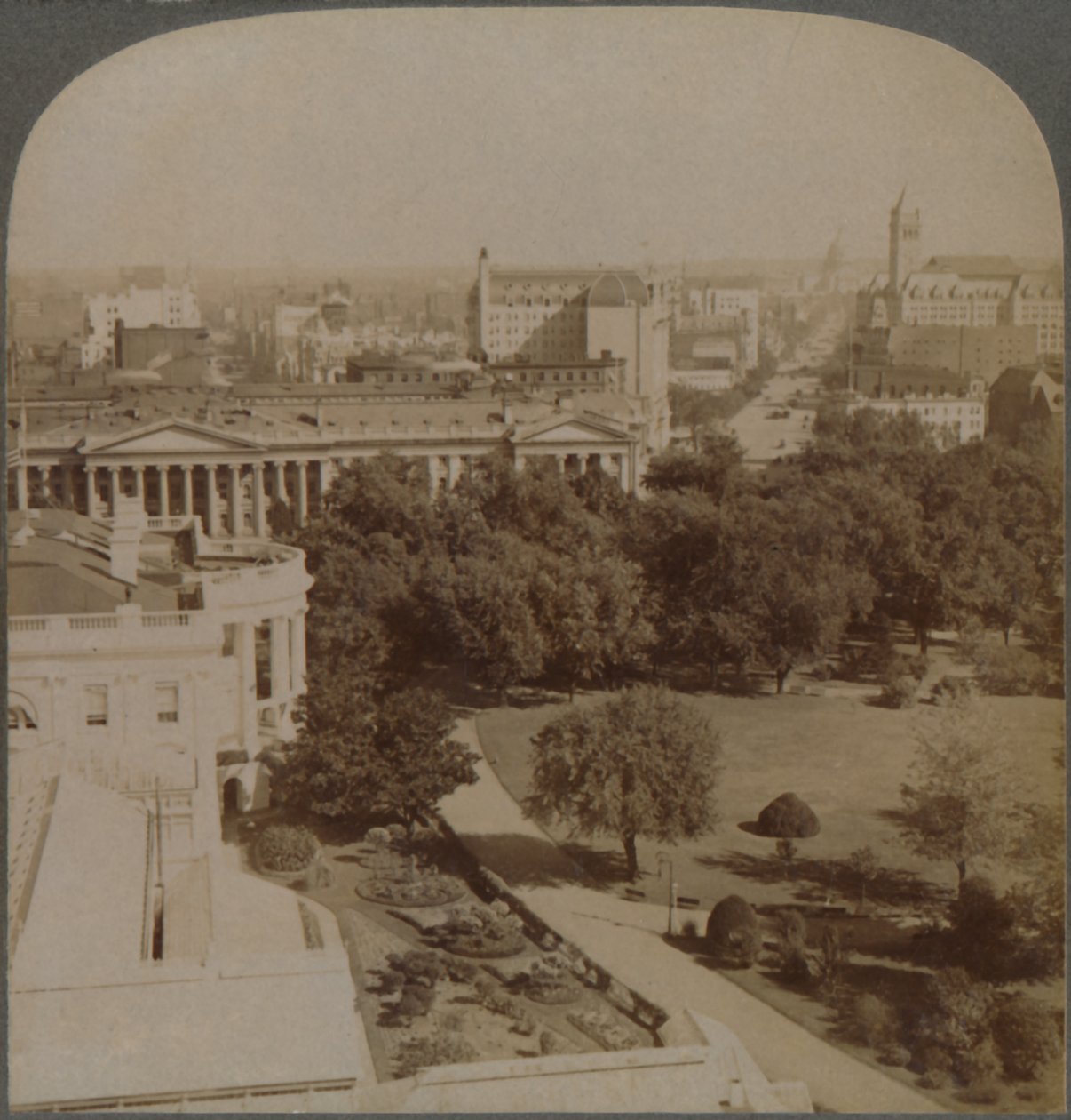 Van het Ministerie van Marine...langs het Witte Huis en de Schatkist, naar het Capitool, Washington, V.S. door Underwood and Underwood