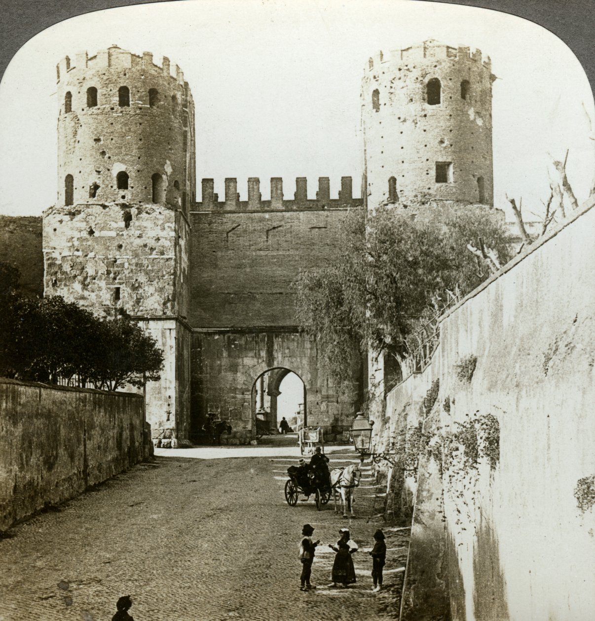 Poort van St. Sebastian in de Aureliaanse Muur, Rome, Italië door Underwood and Underwood