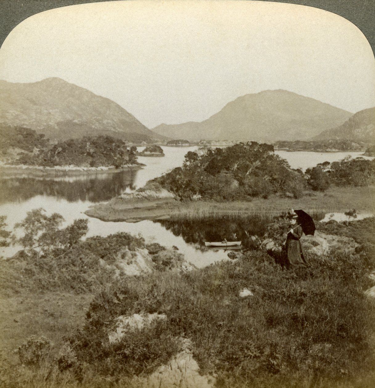 Eilanden en Upper Lake, Killarney, Ierland door Underwood and Underwood