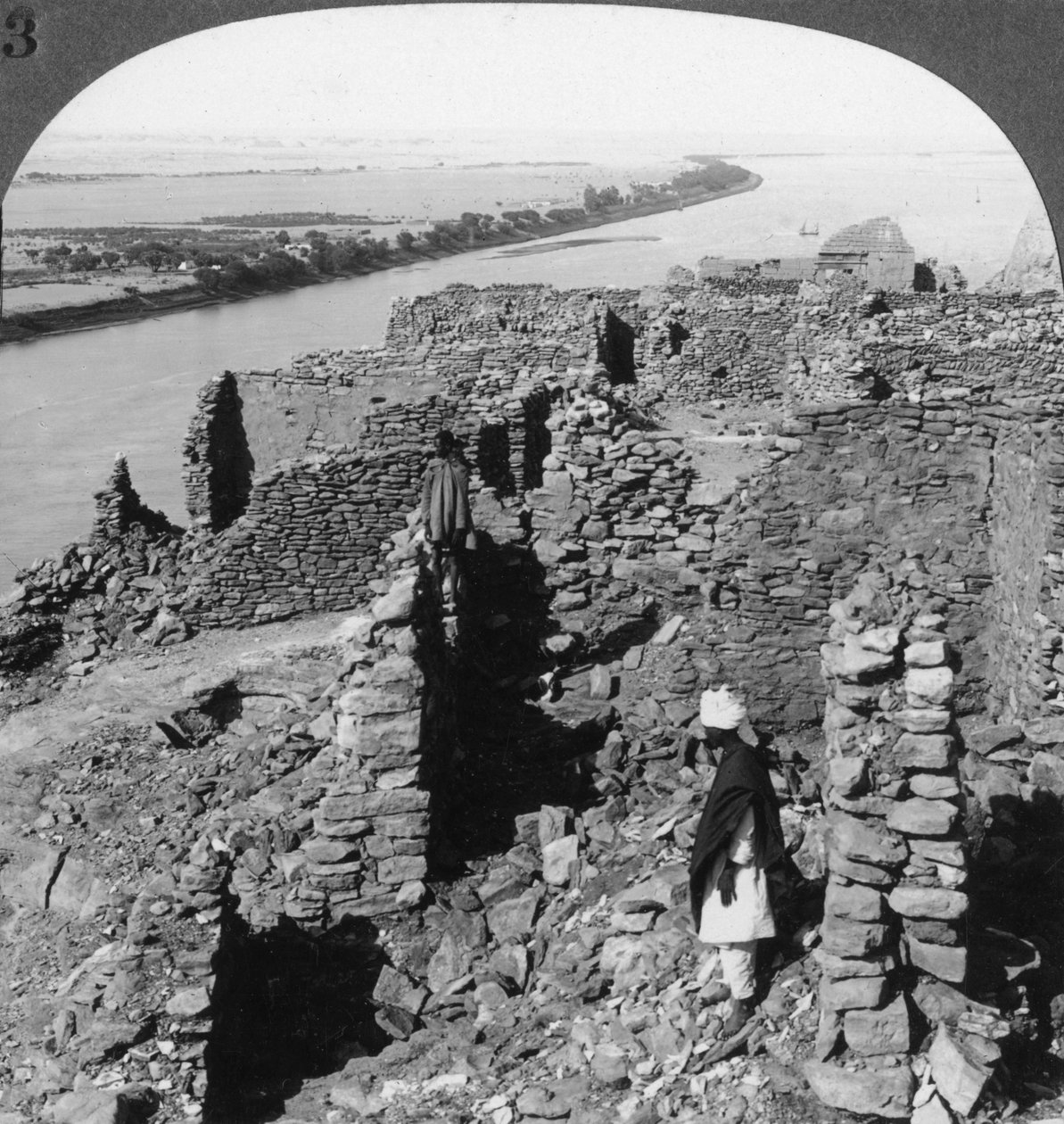 Kasr Qasr Ibrim en een uitzicht over de Nijl in Nubië, Egypte, 1905 door Underwood and Underwood