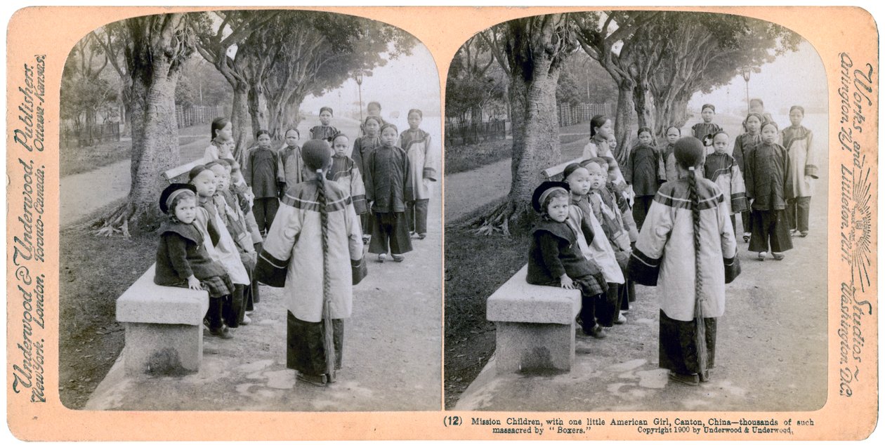 Missiekinderen, met een klein Amerikaans meisje, Canton, China, 1900 door Underwood and Underwood