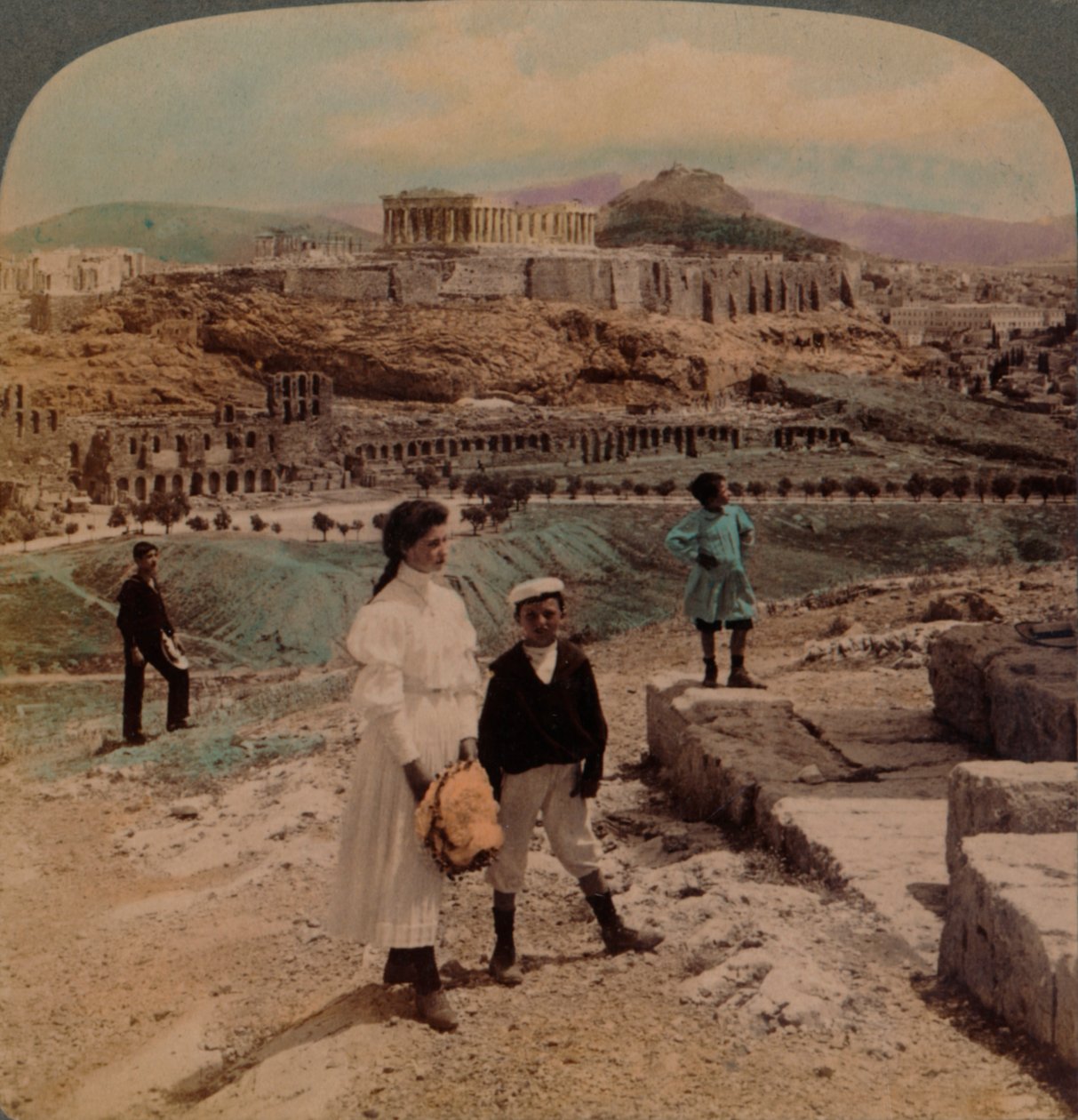 De Akropolis van Athene, Lycabettus en Koninklijk Paleis, vanaf het Philopappos-monument, 1907 door Underwood and Underwood