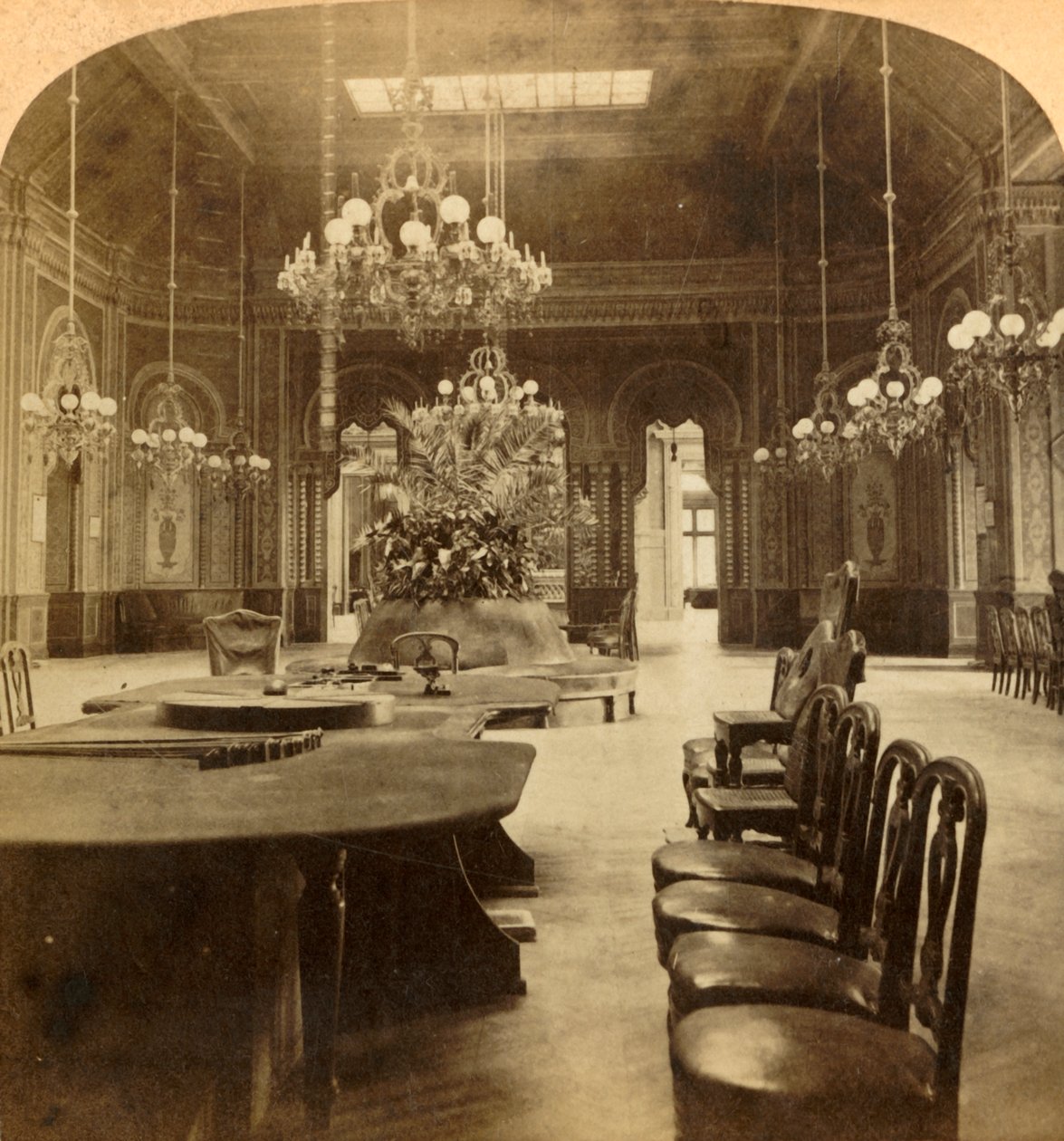 De beroemde Roulette Salon, Casino, Monte Carlo, Monaco, 1897 door Underwood and Underwood