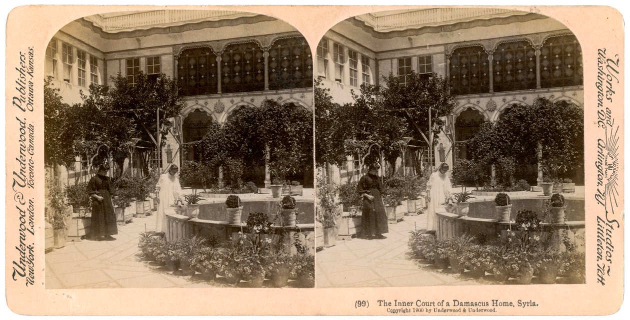 De binnenplaats van een huis in Damascus, Syrië, 1900 door Underwood and Underwood