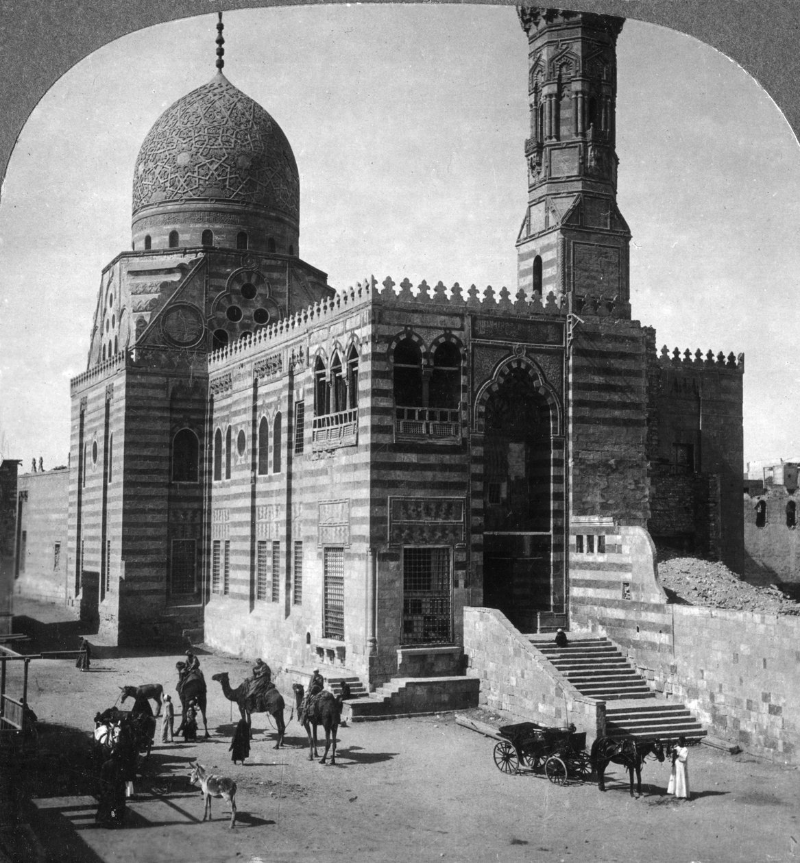 Grafmoskee van Sultan Kait Bey, Caïro, Egypte, 1905 door Underwood and Underwood