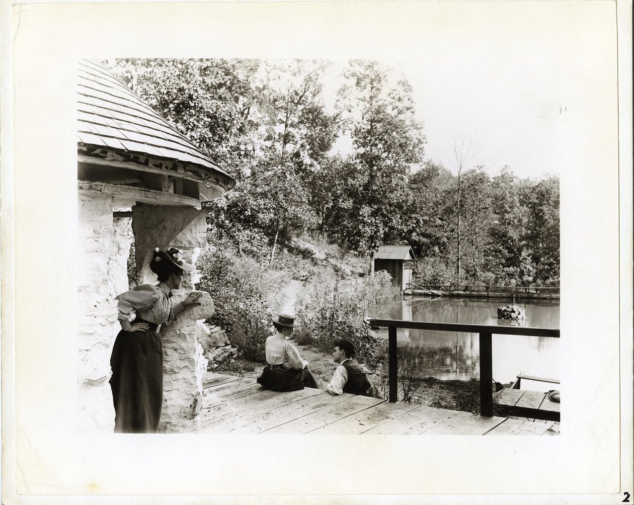 Groep bij Spring Lake Park, ten oosten van Fenton, Missouri door Unknown