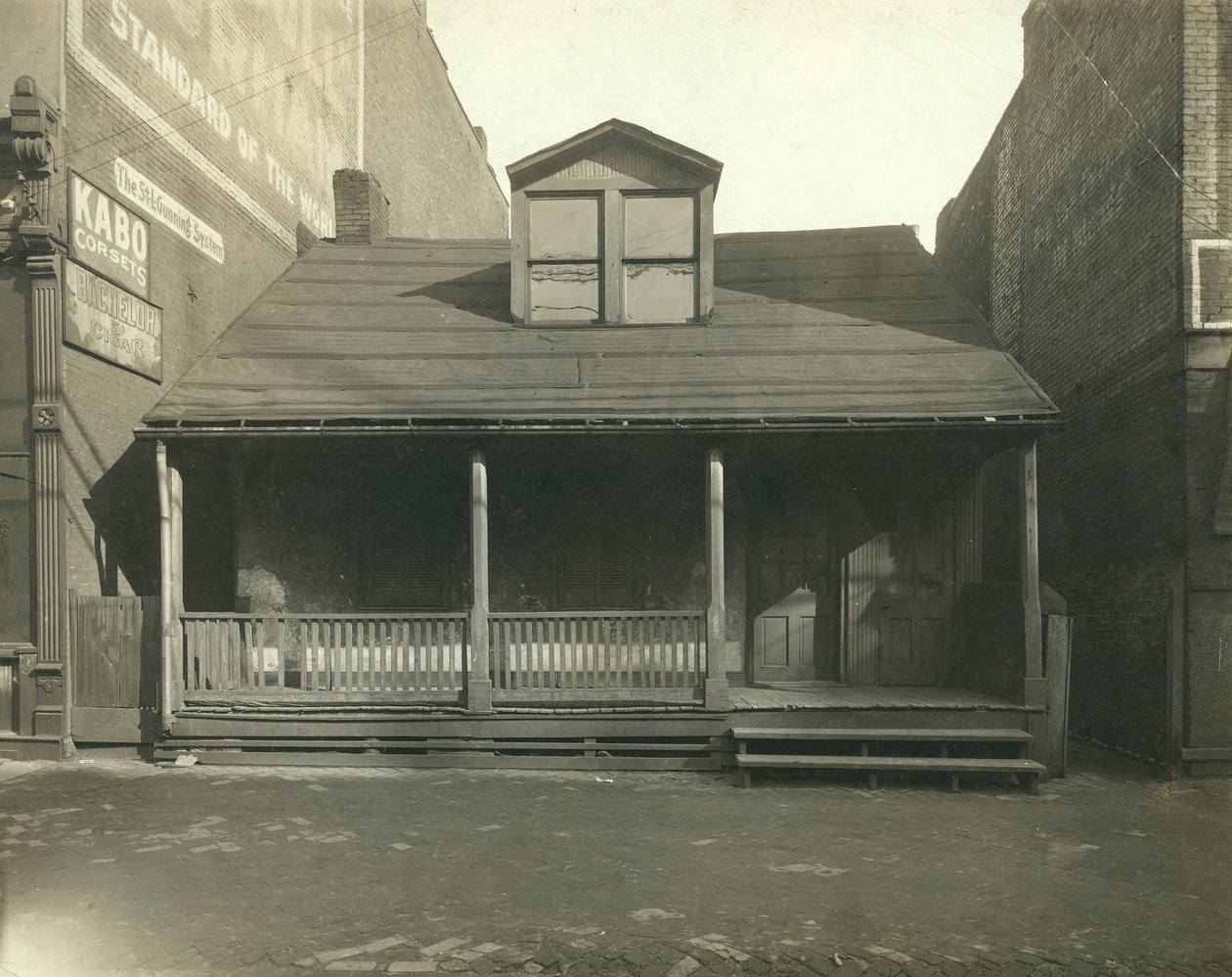 Joseph Labadie Residence. Fourth Street aan de oostkant ten zuiden van Poplar door Unknown