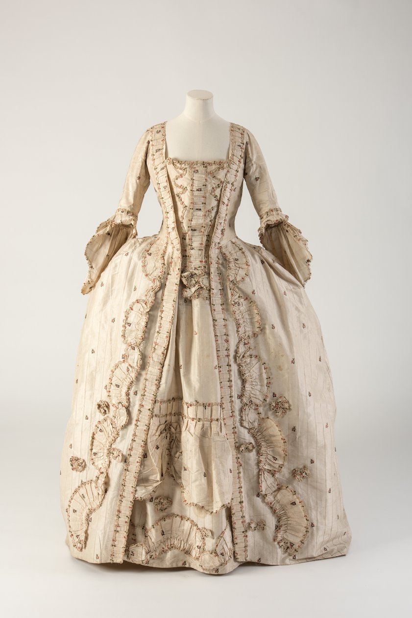 Crèmekleurige gestreepte en gedessineerde geweven zijden robe à la française, 1770s door Unbekannt Unbekannt