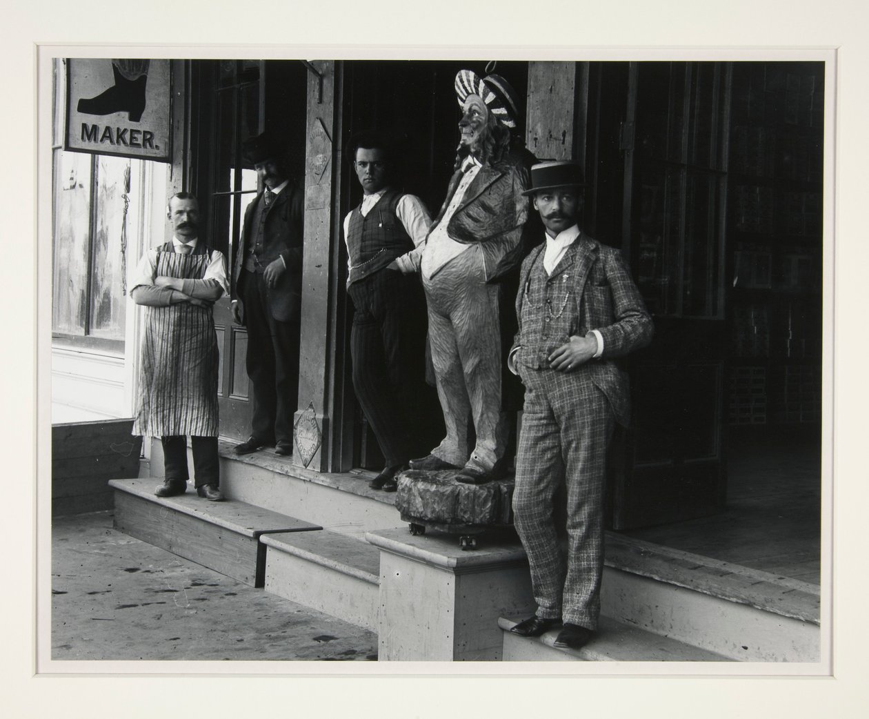 Bij de Schoenenwinkel, Columbia, CA door Unknown