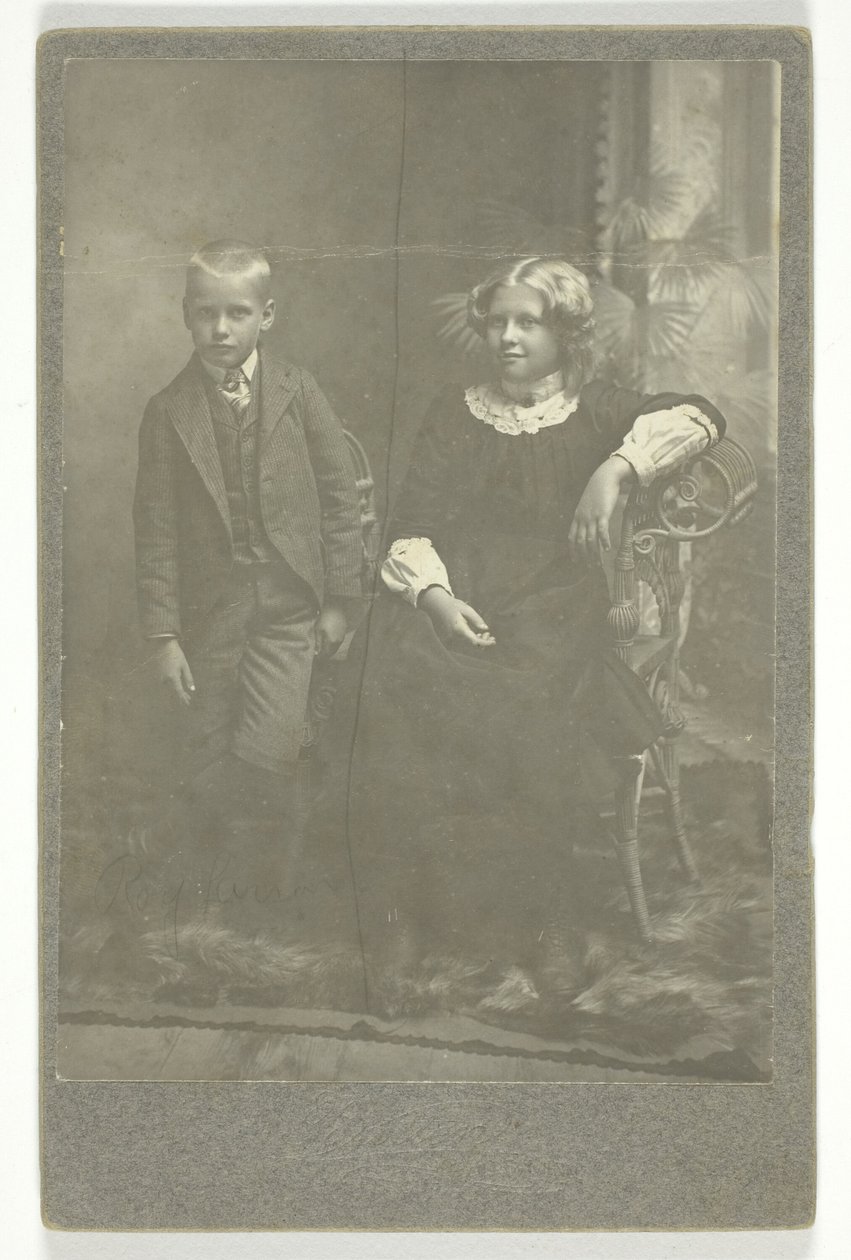 Zonder titel (jongen en meisje) door Unknown