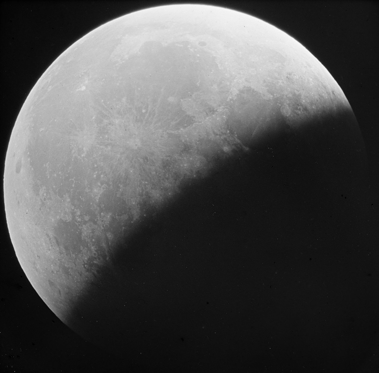 Astronomische glasplaat van de maansverduistering (1910) door Unknown Artist