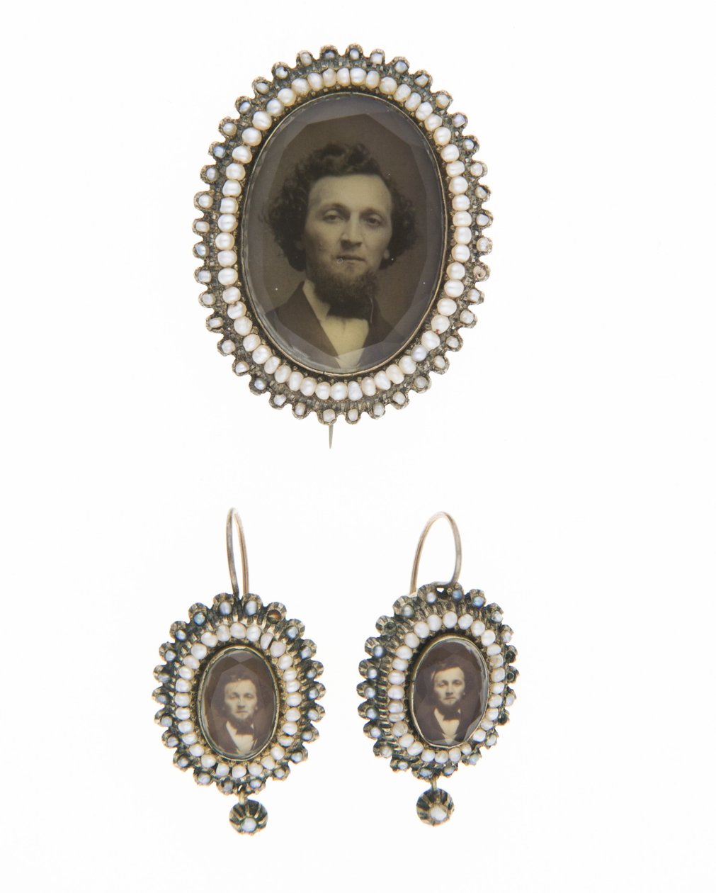 Broche en bijpassende oorbellen, ca.1880, Foto