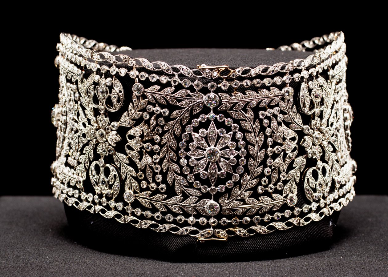 Choker-stijl ketting van platina en diamanten, gedragen door mevrouw Potter Palmer I, geboren Bertha Honoré door Unknown artist