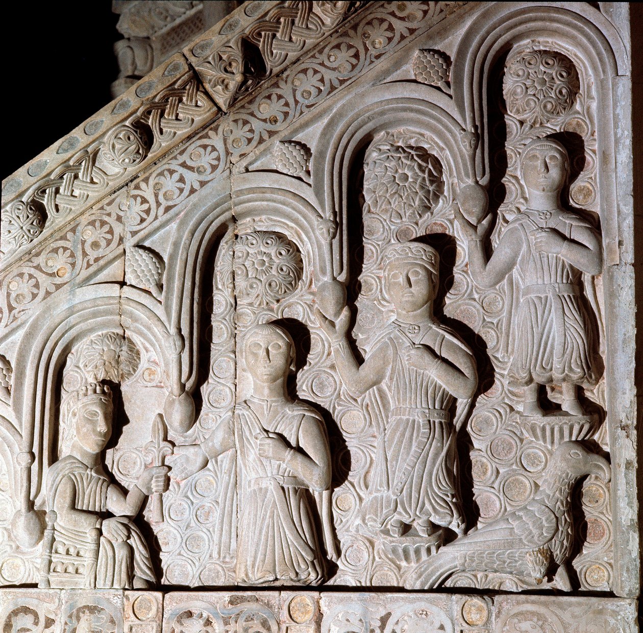 Keizer Frederik II van Hohenstaufen (1194-1250) afgebeeld met zijn familie Bas-reliëf een 13e-eeuwse ambon. Bitonto, kathedraal door Unknown artist