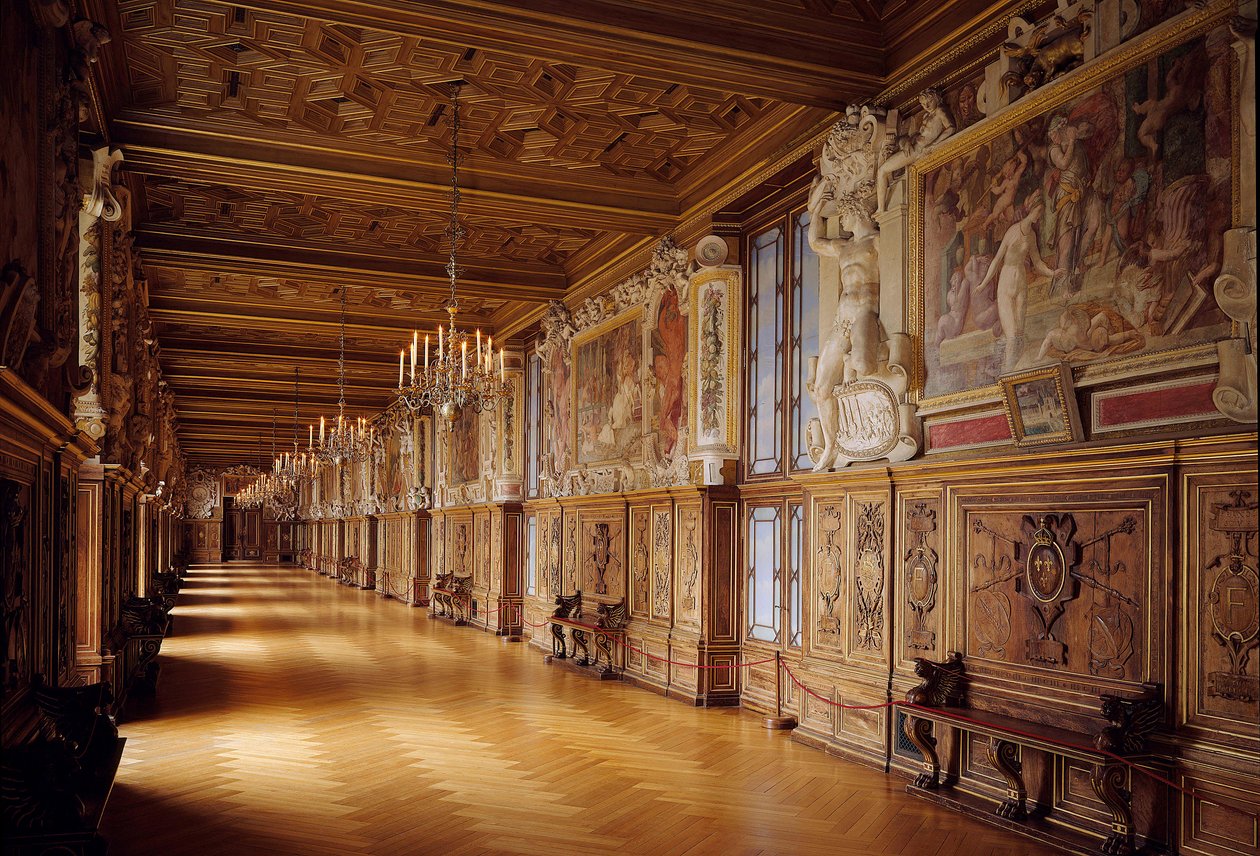 Galerie Francois I in het kasteel van Fontainebleau: houtwerk en muurschilderingen gemaakt in de 16e eeuw door Unknown artist