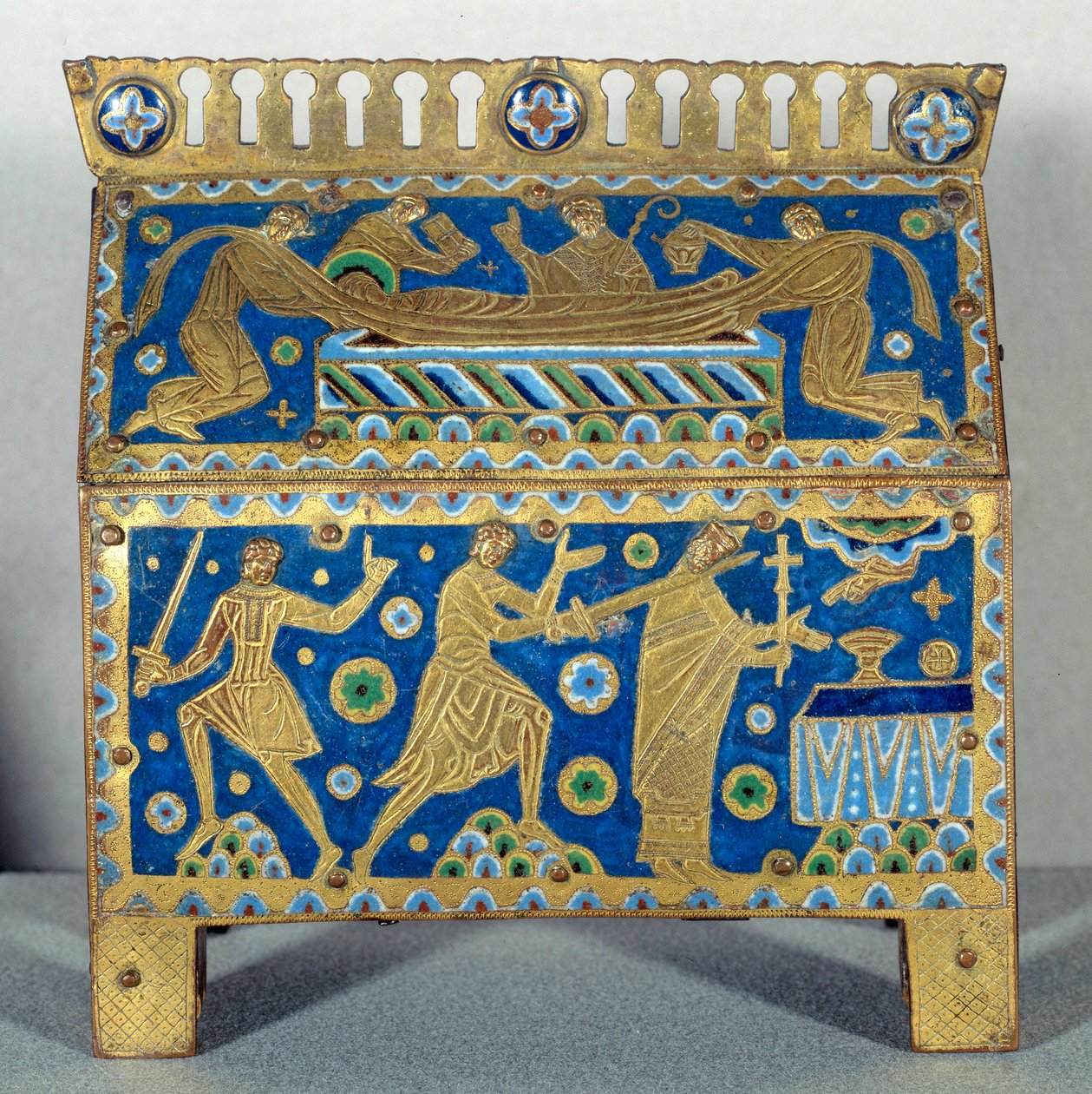 Kunstobject: Emaille jacht, goud en koper door Thomas Becket (1118-1170), aartsbisschop van Canterbury. Het is versierd met voorstellingen van de moord op de aartsbisschop op 29/12/1170 in de kathedraal van Canterbury en zijn begrafenis. Circa 1220 door Unknown artist