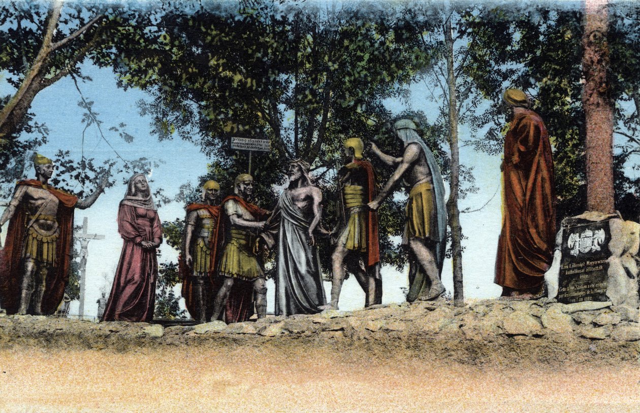 De Calvarieberg van Lourdes (kruisweg): Statie Xeme - Jezus wordt van zijn kleren ontdaan. door Unknown Artist