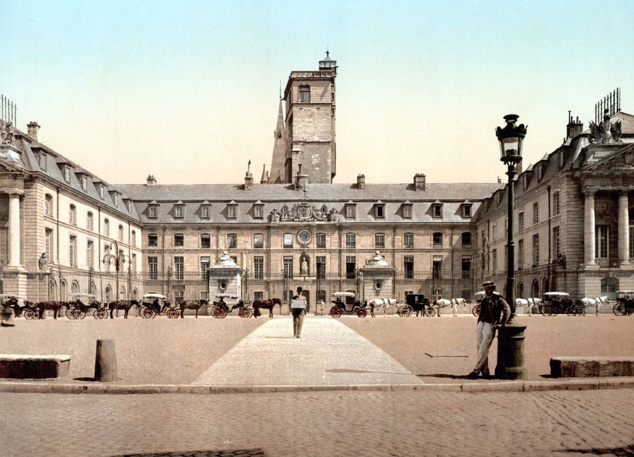 Zicht op het Stadhuis in Dijon. Fotochrome ca. 1890. door Unknown artist