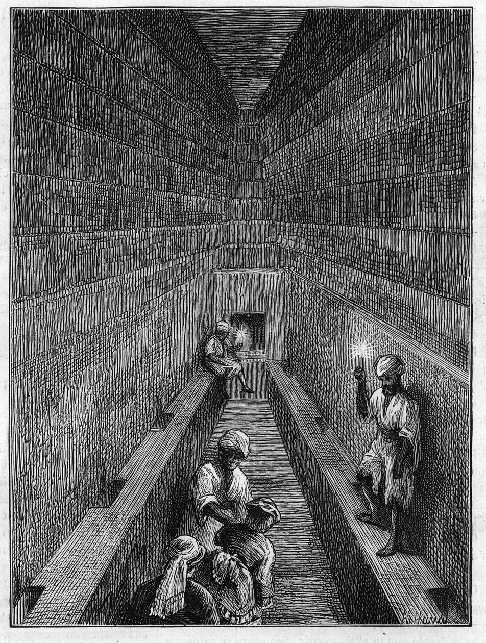 Zicht op de grote galerij van de piramide van Cheops in Gizeh, Egypte door Unknown artist