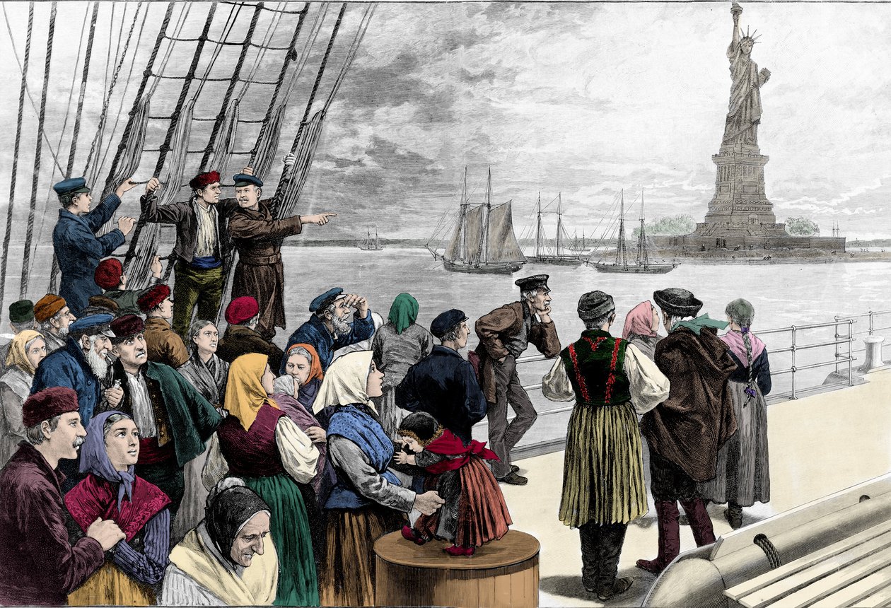 Aankomende families van emigranten in de haven van New York, het vrijheidsbeeld is zichtbaar. Gravure uit 