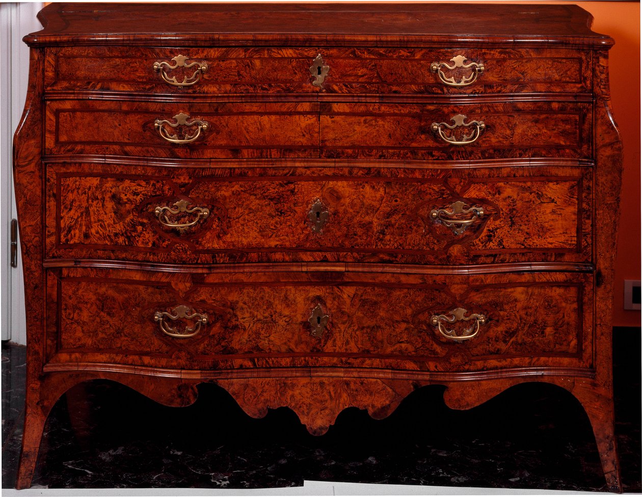 Meubilair: ladekast gemaakt van cederhout. 1735-1745 ca. Dim. 97x137x68 cm Privécollectie door Unknown artist