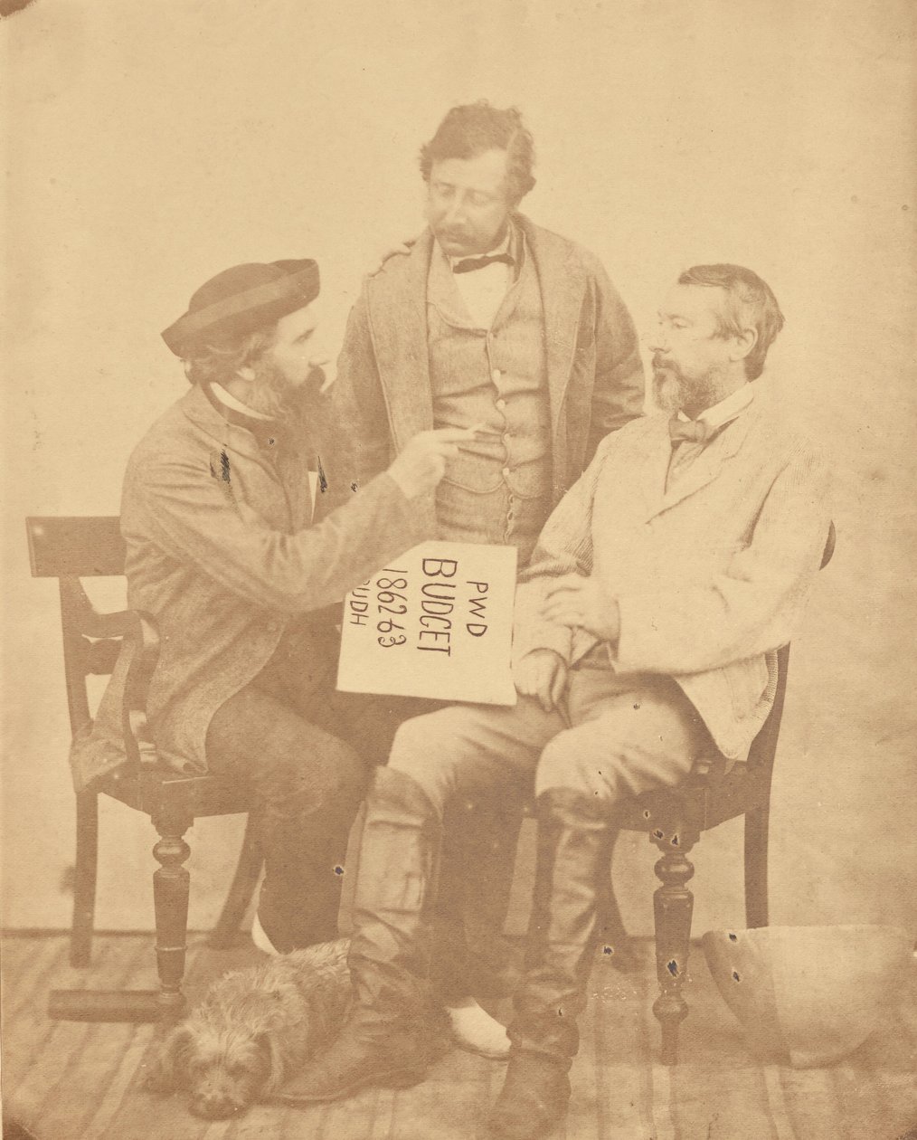[Groepsportret van drie mannen, India]. door Unknown artist