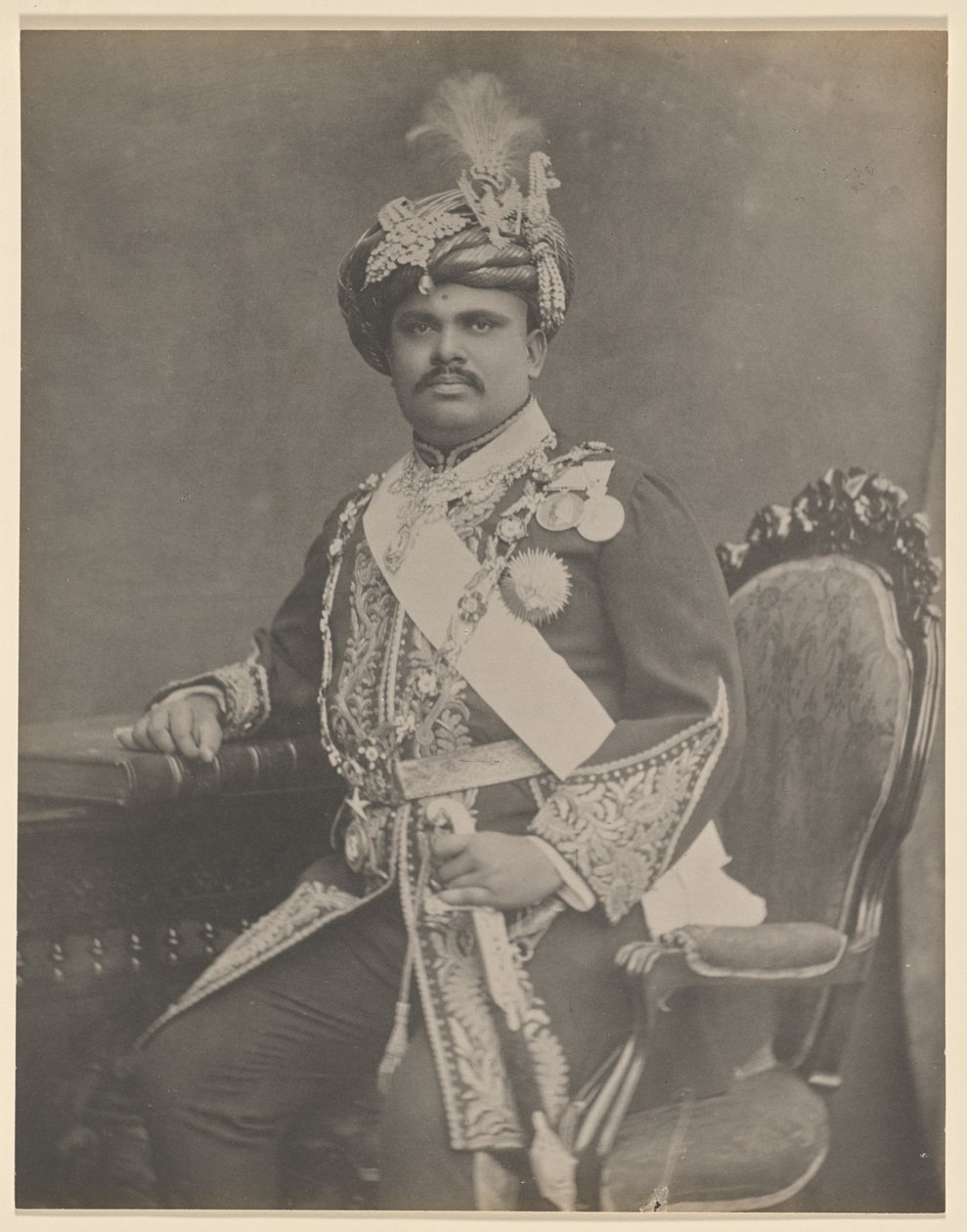 Z.H.H. de Maharadja Takhtsingji door Unknown artist