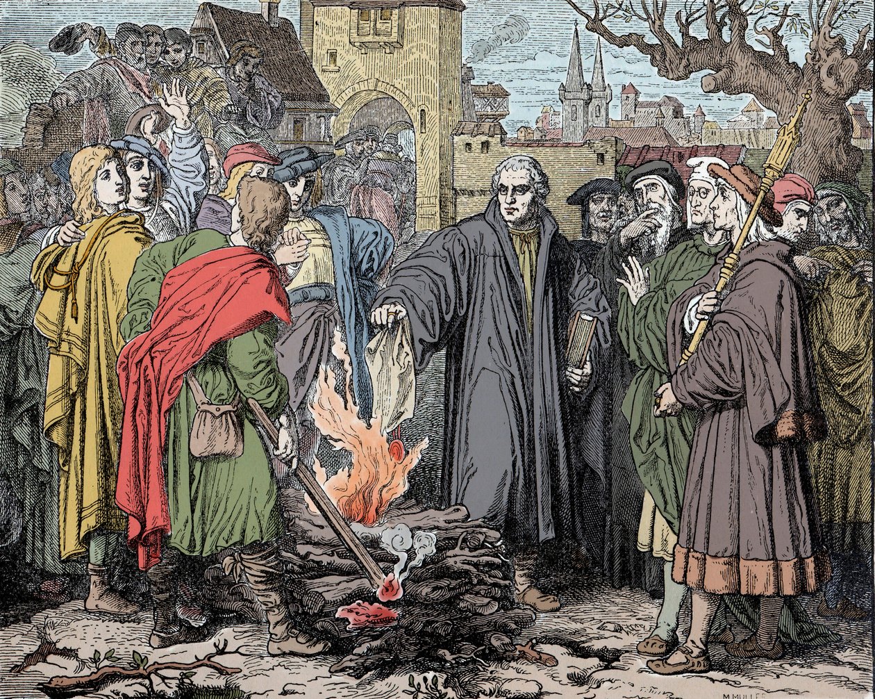 Maarten Luther (1483-1546) in Wittenberg verbrandt de bul van excommunicatie uitgevaardigd door paus Leo X door Unknown artist