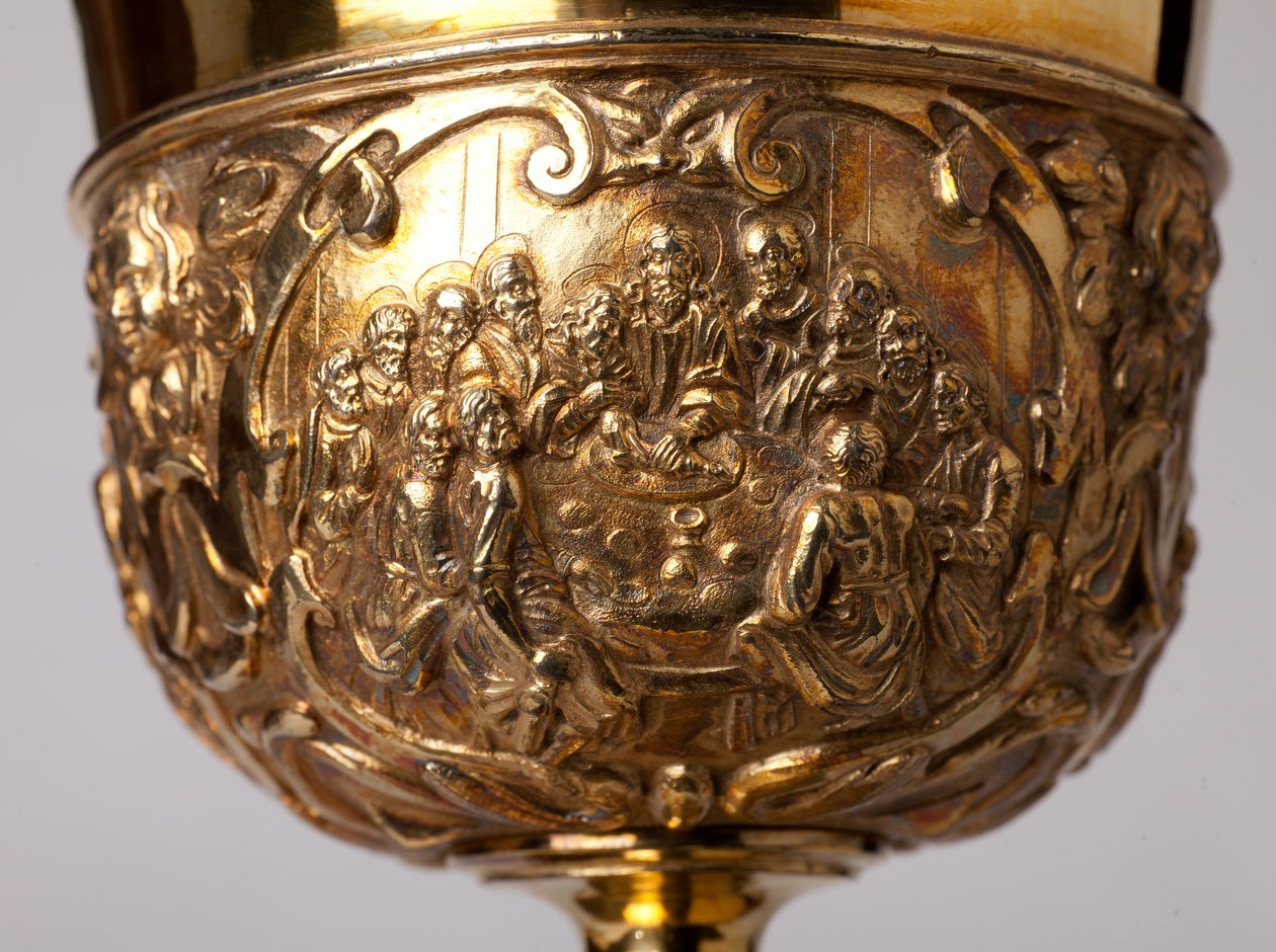 Metaalsmeedwerk. Kelk. Geschenk van kanunnik A. Le Vaillant de la Bassarderie, deken van het kathedraalkapittel 1726 tot 1758. 18e eeuw. Detail. door Unknown artist