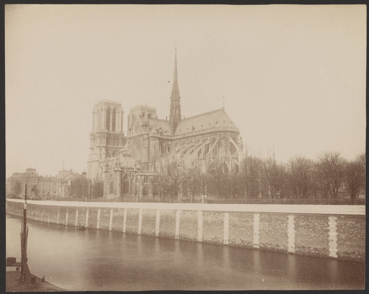 [Notre-Dame gezien vanaf de Seine]. door Unknown artist