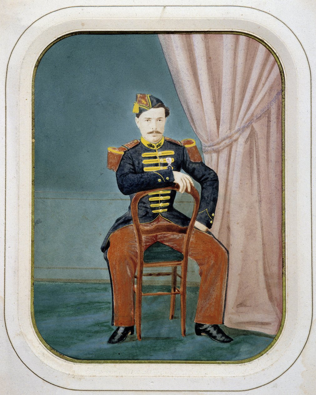 Portret van een soldaat. Anonieme gekleurde foto, circa 1880. door Unknown artist