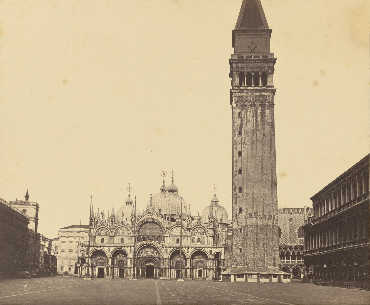 [San Marcobasiliek en Campanile]. door Unknown artist