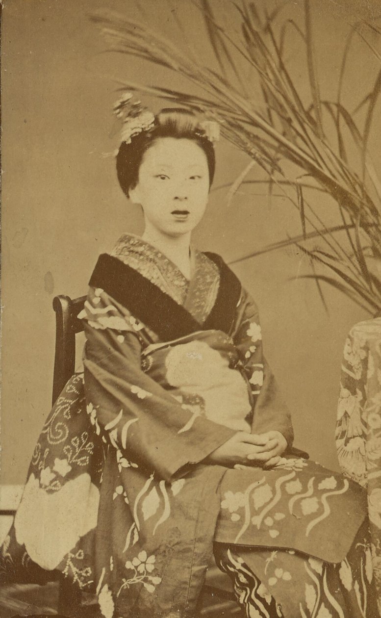 [Zittende Japanse vrouw] door Unknown artist