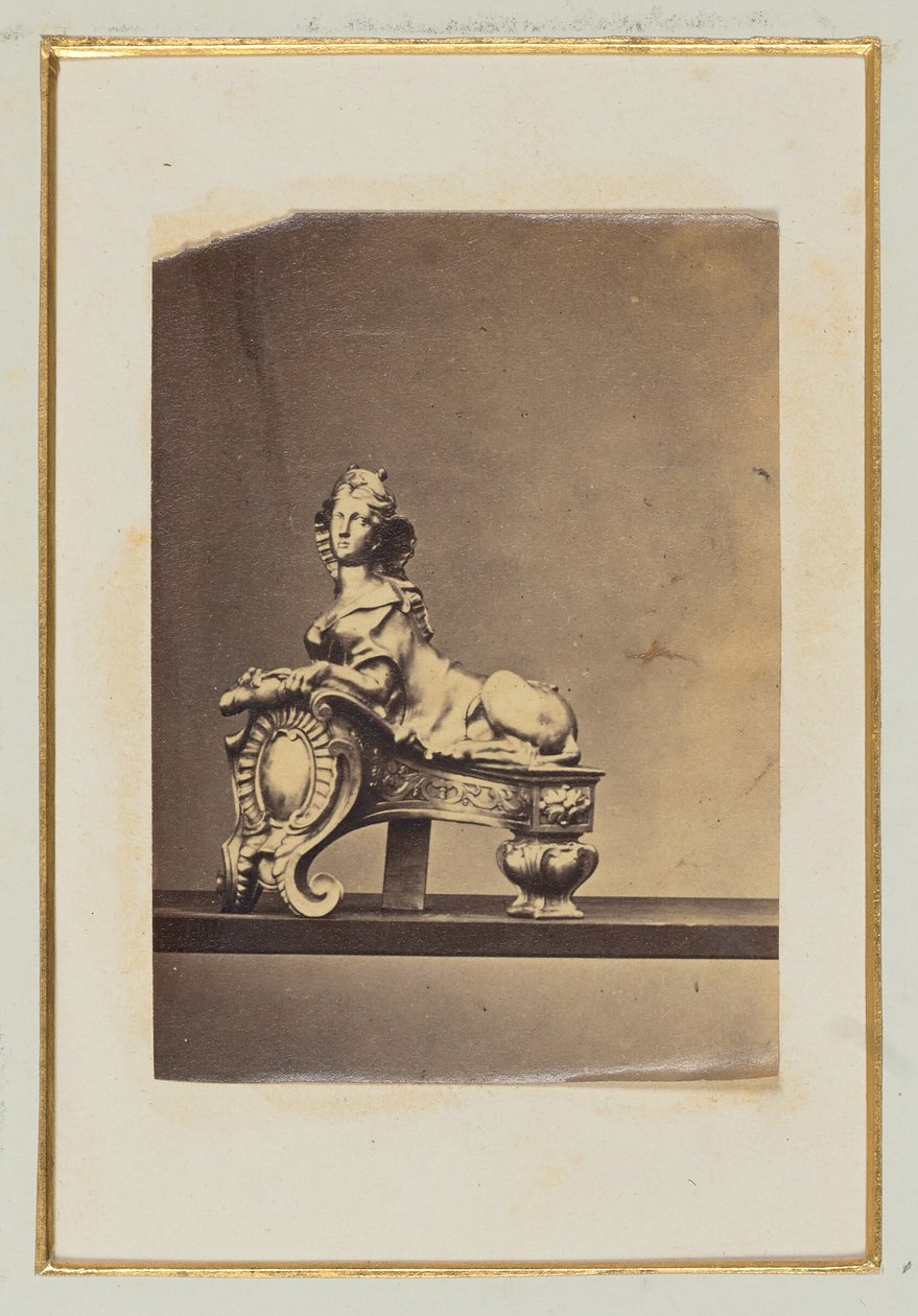 [Kleine sfinx voetenbank]. door Unknown artist