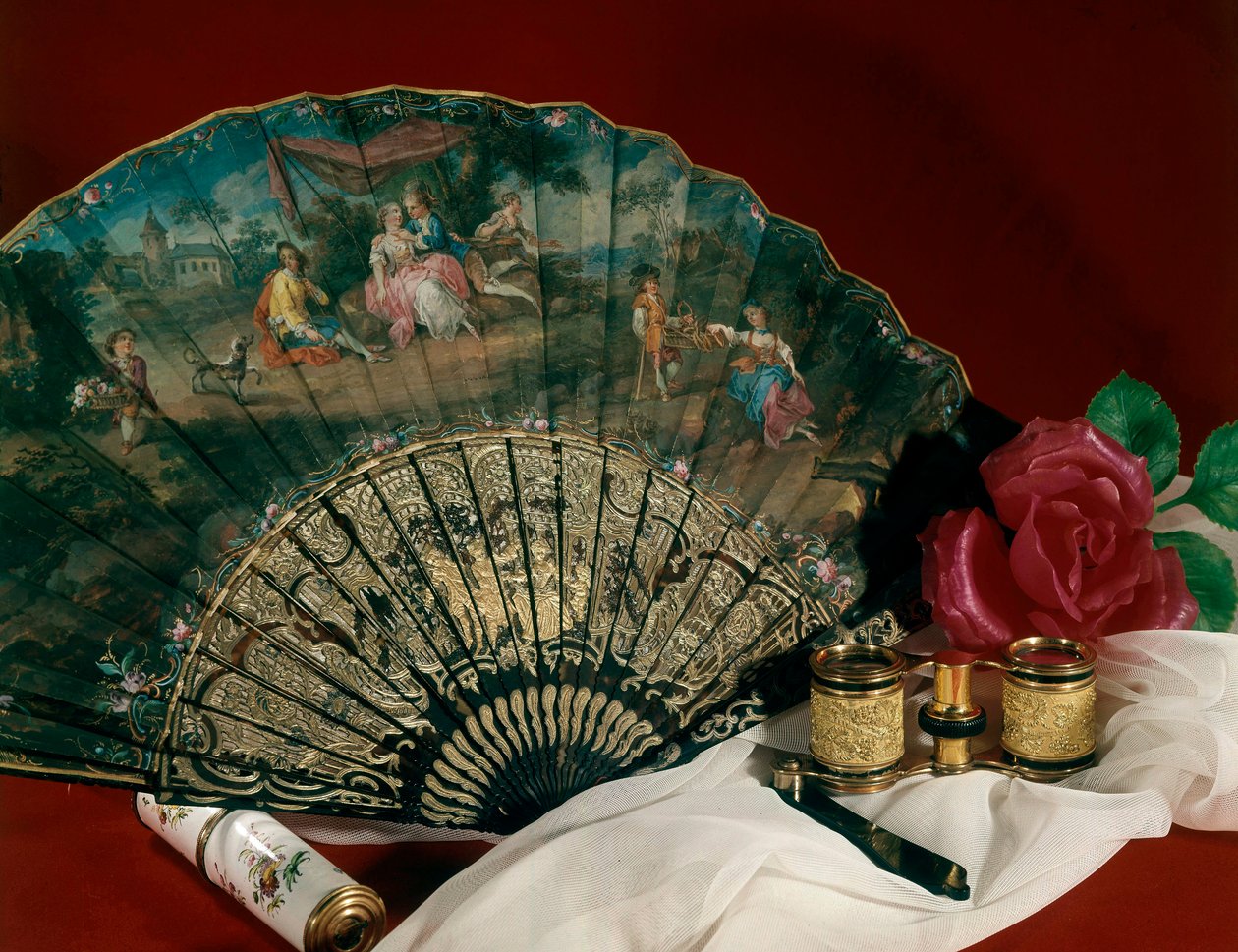 Theateraccessoires: waaier en verrekijker. 18e eeuw. Parijs, decoratieve kunsten door Unknown artist