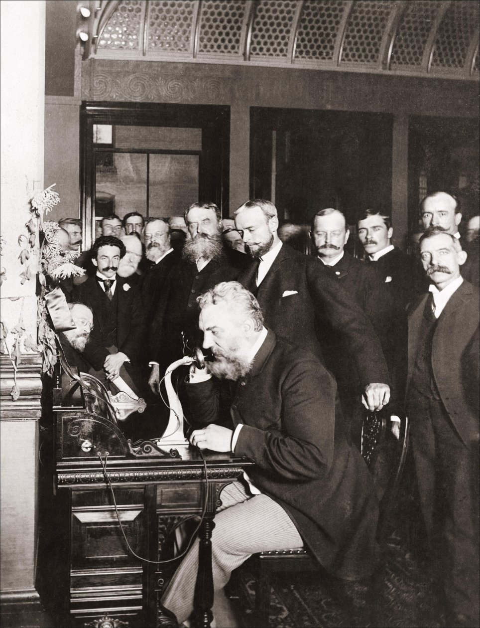 Alexander Graham Bell (1847-1922) bij de inauguratie van de langeafstandslijn van New York naar Chicago, 18 okt door Unknown photographer