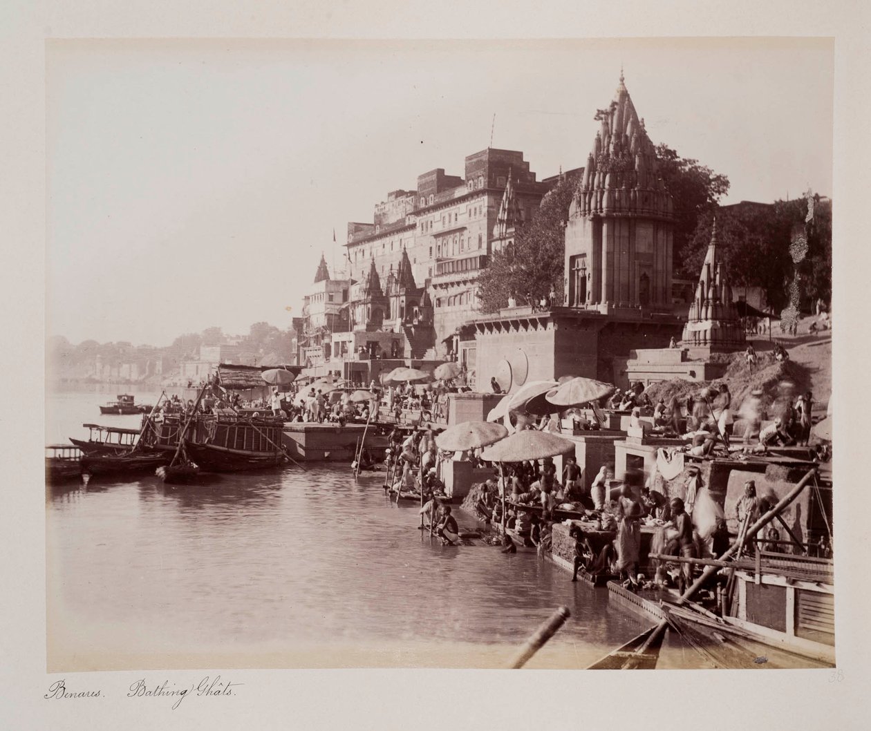 Benares Badende Ghâts, ca. 1885 door Unknown photographer