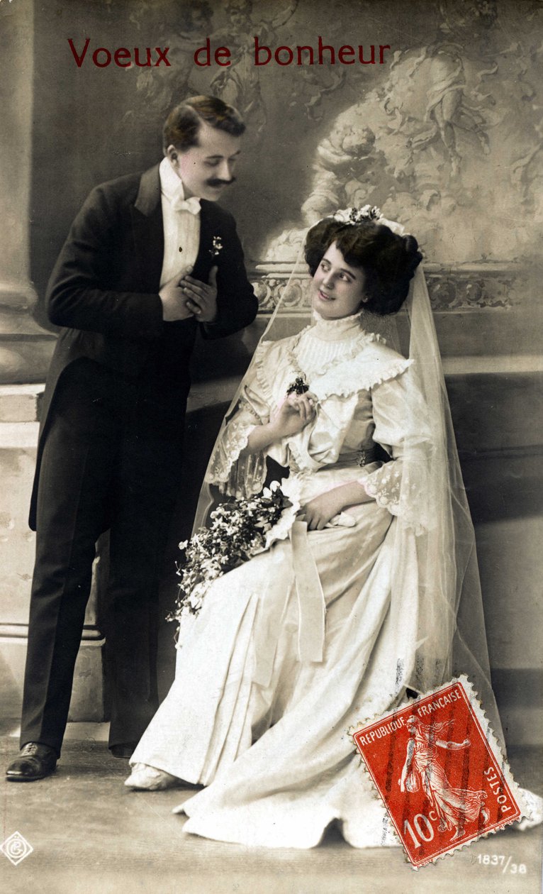 Bruidspaar. Wenskaart voor een bruiloft. 1920s. door Unknown photographer