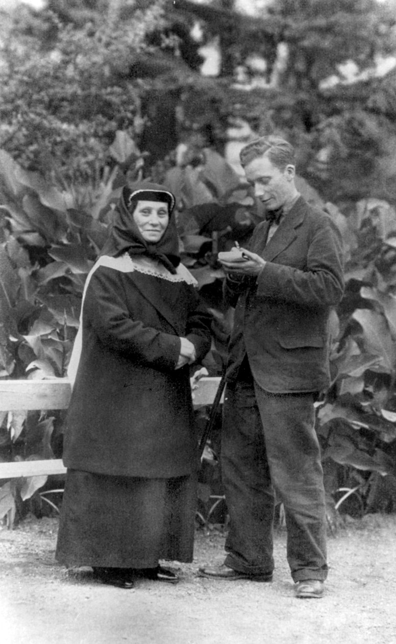 Ekaterina Gavrilovna Gueladze - Stalins moeder, geïnterviewd door de Amerikaanse journalist Knickerboker door Unknown photographer