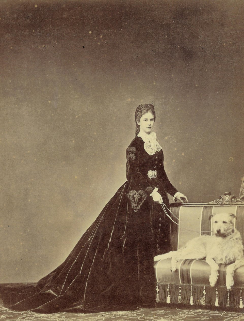Elisabeth, keizerin van Oostenrijk en koningin-gemalin van Hongarije (24 december 1837 – 10 september 1898) door Unknown photographer