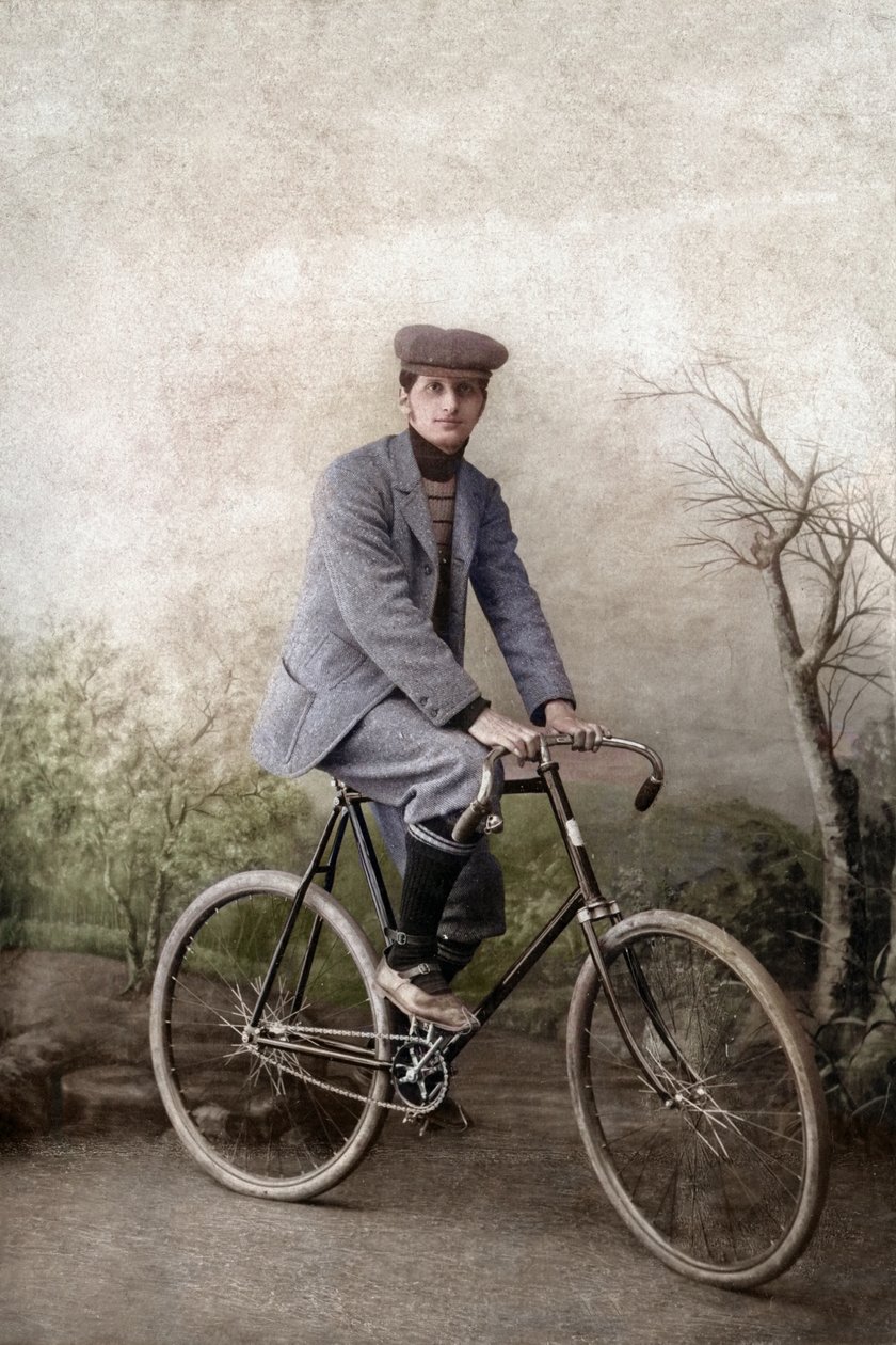 Fernand Ochse op een fiets, Frankrijk, ca 1920 (foto) door Unknown photographer