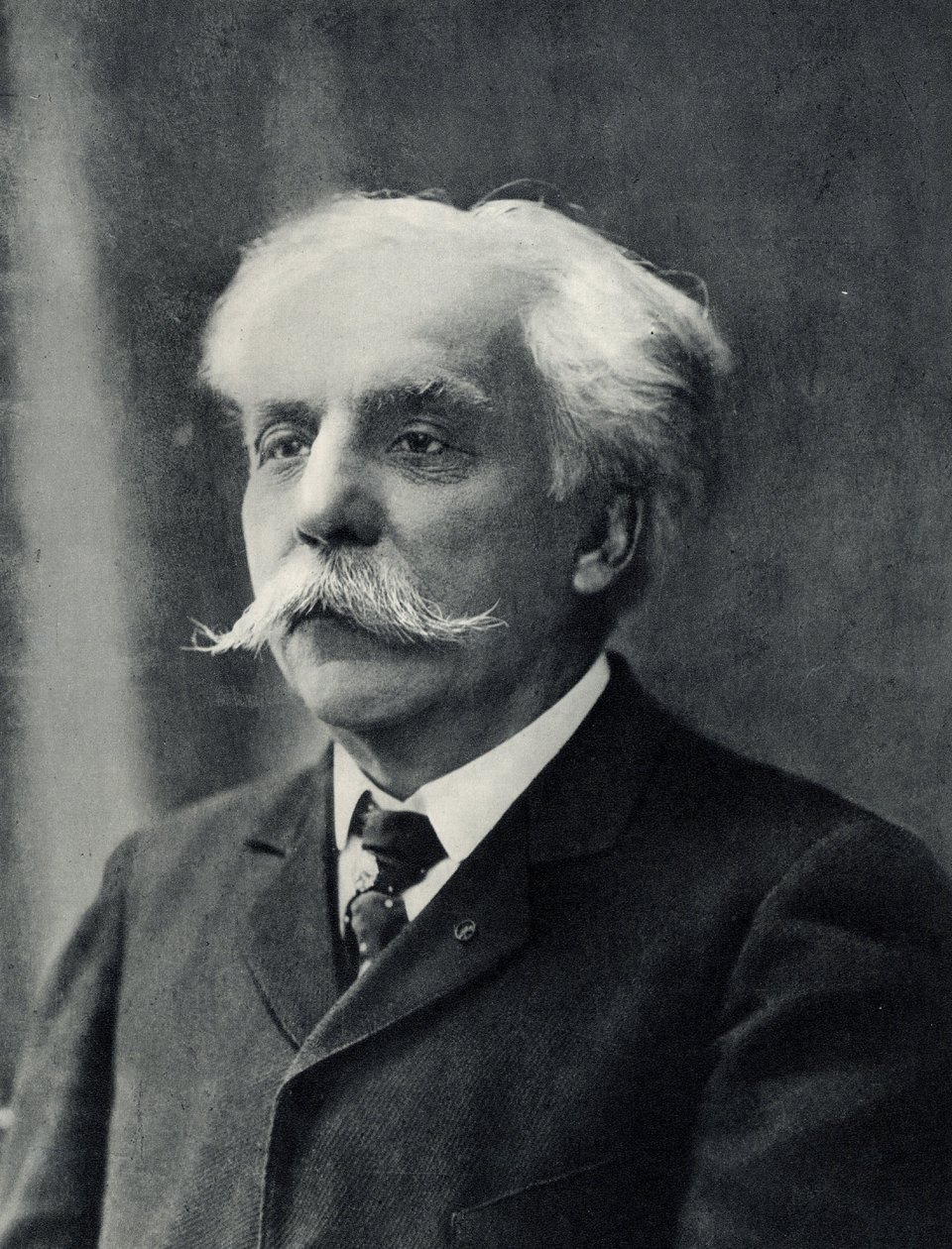 Gabriel (Urbain) Faure (1845-1924). Franse componist. Naar een foto. door Unknown photographer