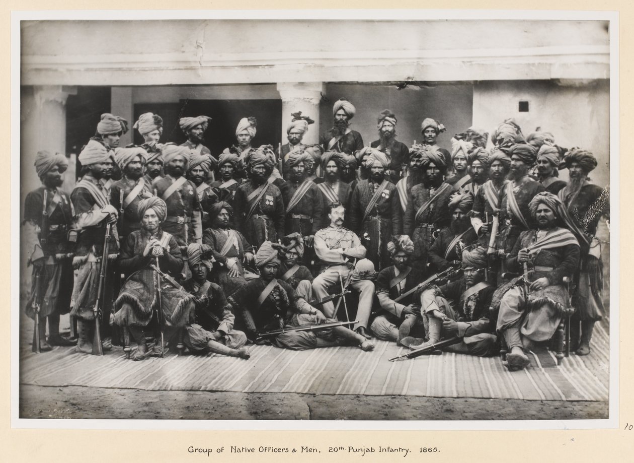 Groep van inheemse officieren en mannen, 20e Punjab Infanterie door Unknown photographer