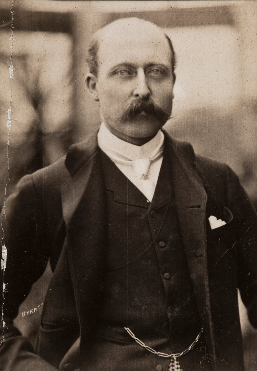 Halflang portret van hertog Arthur William Connaught, zoon van koningin Victoria van Groot-Brittannië door Unknown photographer