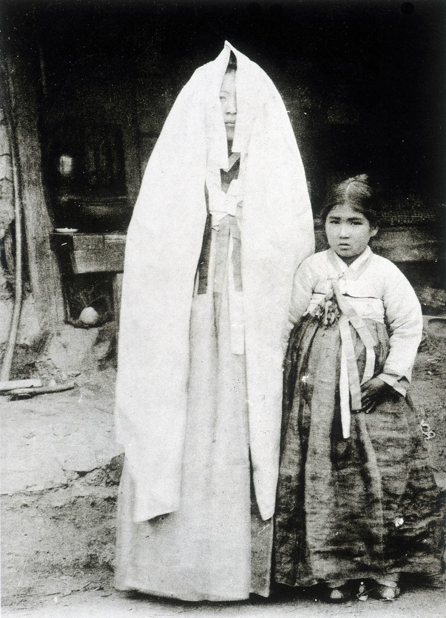 Koreaanse vrouw en jong meisje door Unknown photographer