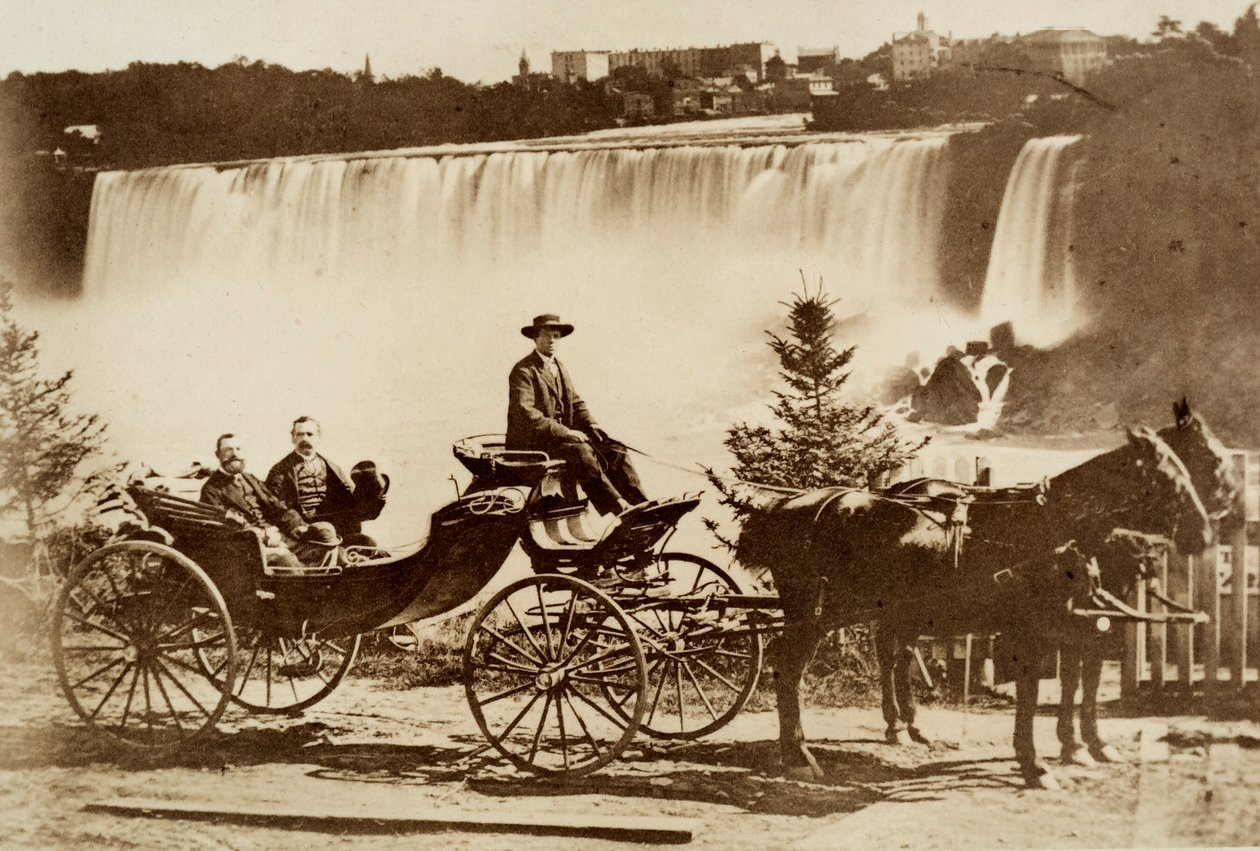 Mannen in een koets gestopt bij een waterval door Unknown photographer